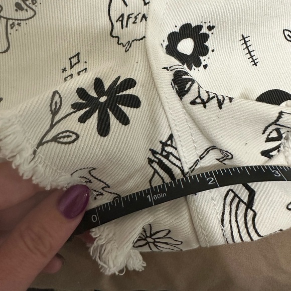 Graffiti White Jean Shorts - Picture 8 of 8